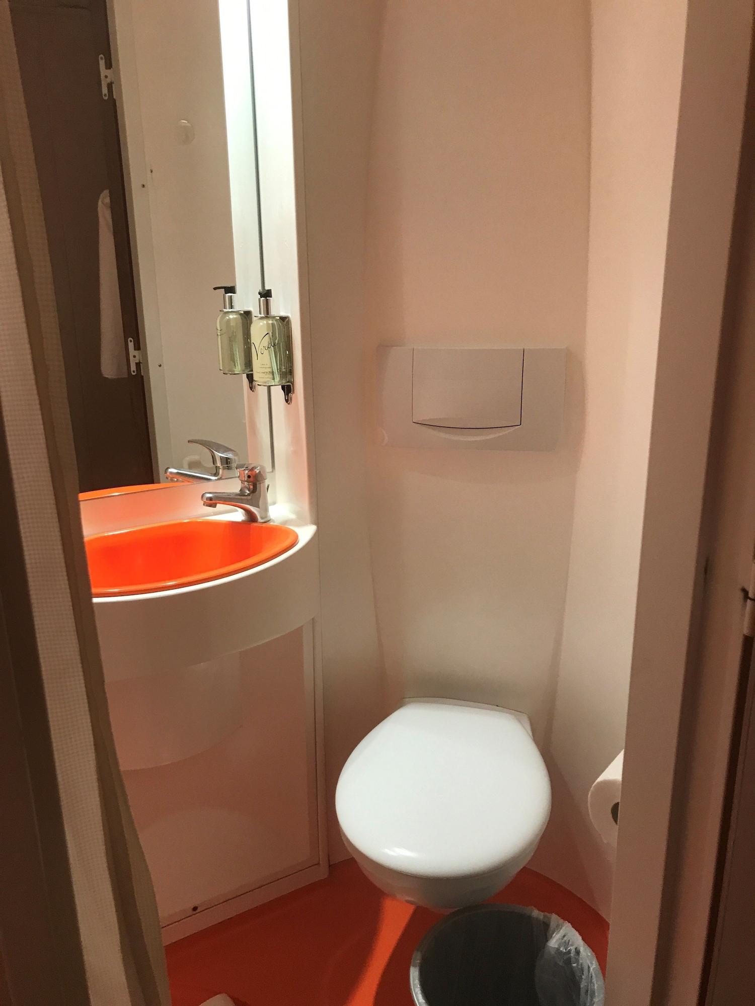 Easyhotel South Kensington London Exterior photo