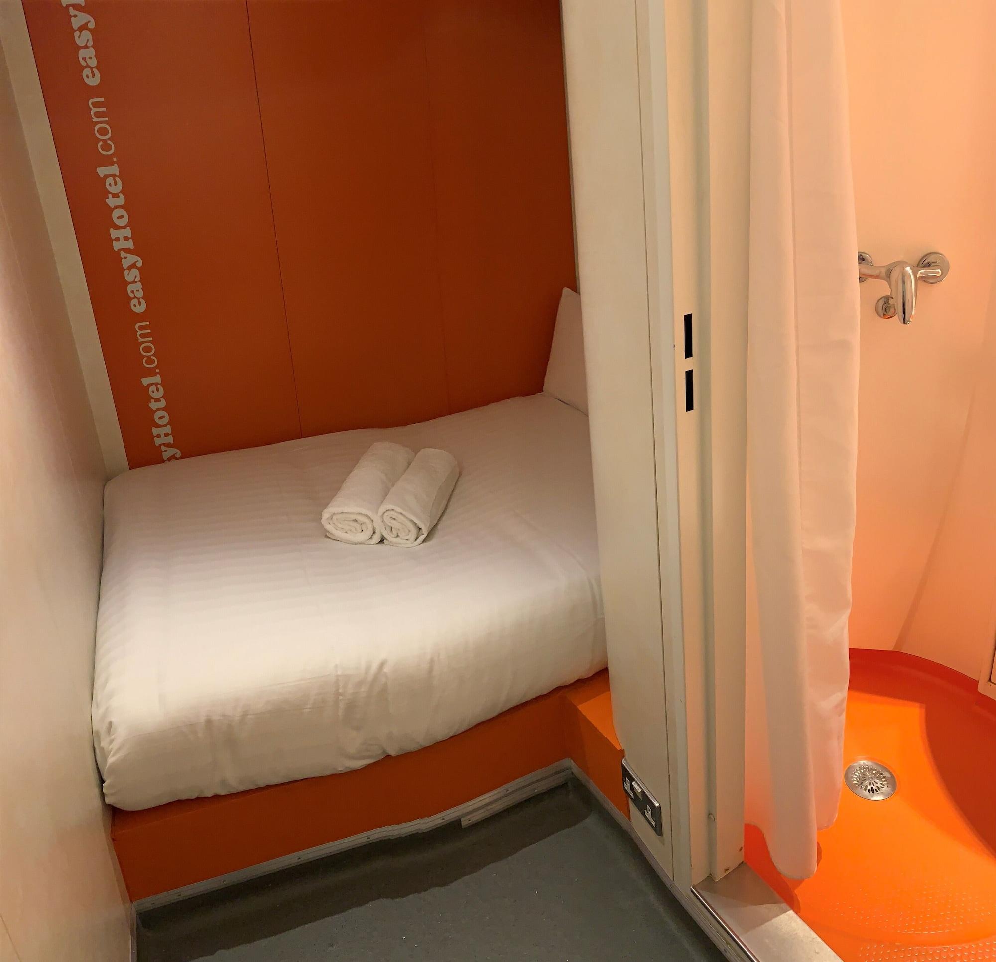Easyhotel South Kensington London Exterior photo