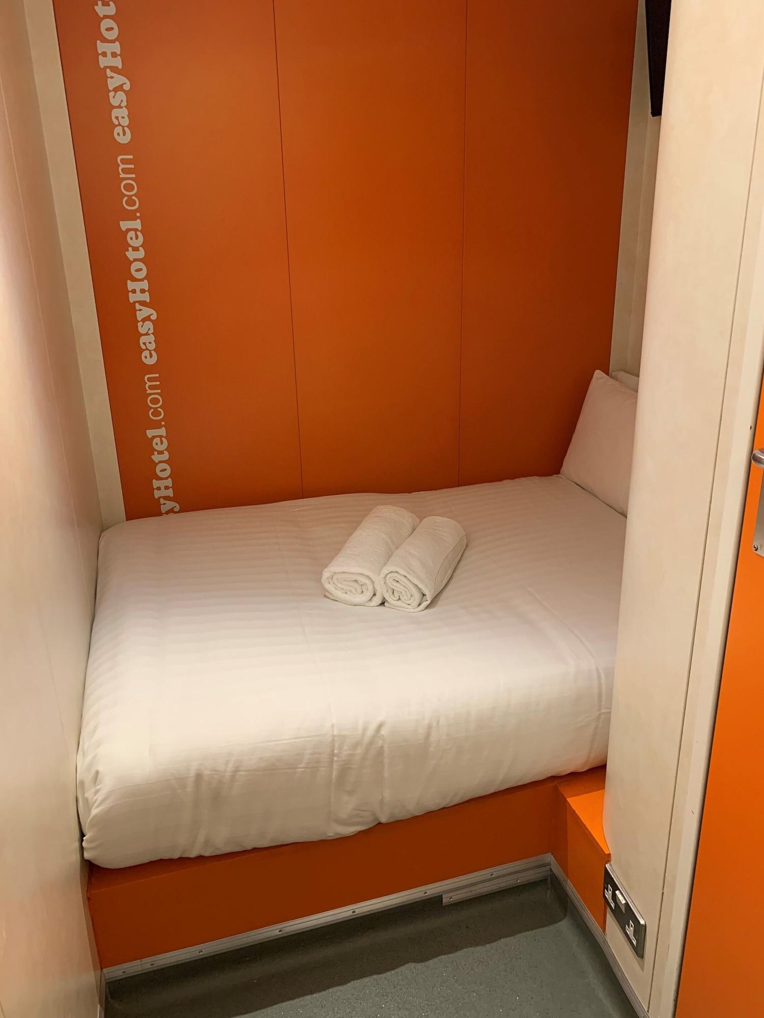 Easyhotel South Kensington London Exterior photo