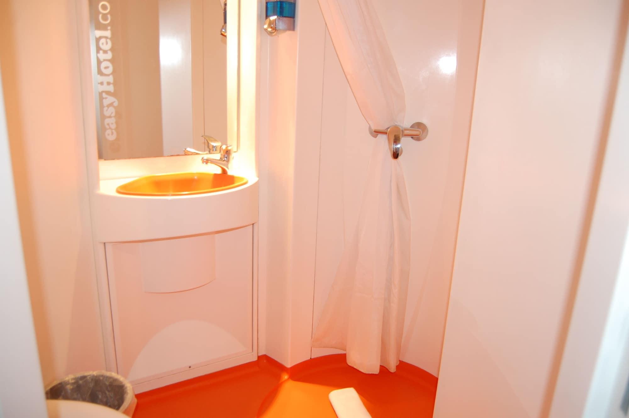 Easyhotel South Kensington London Exterior photo