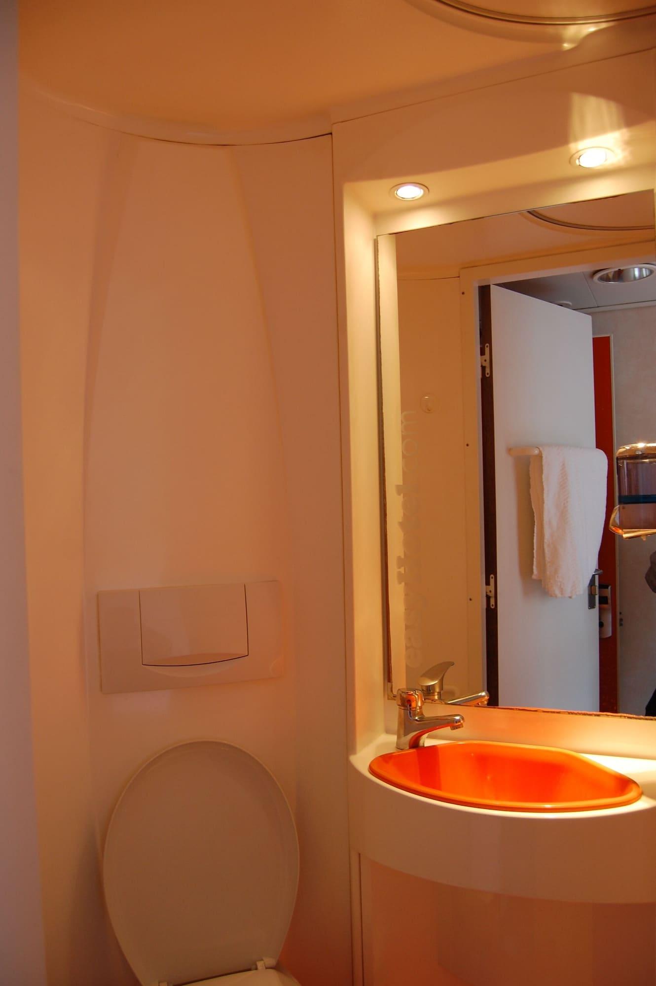 Easyhotel South Kensington London Exterior photo