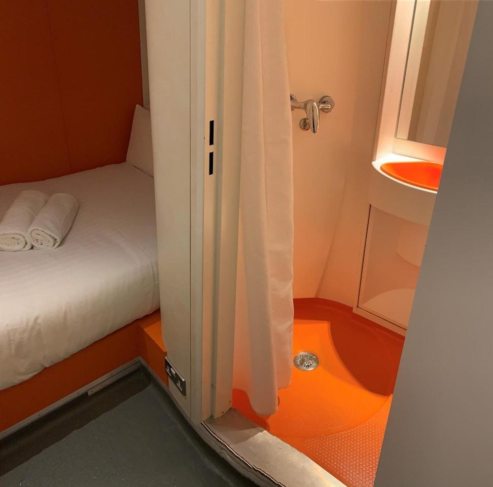 Easyhotel South Kensington London Exterior photo