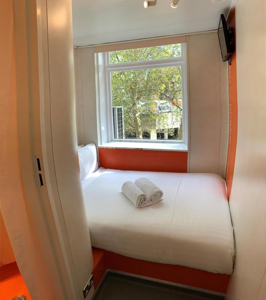 Easyhotel South Kensington London Exterior photo